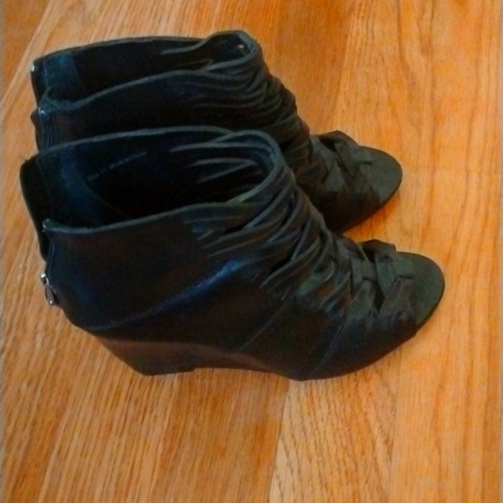 Black wedge shoes